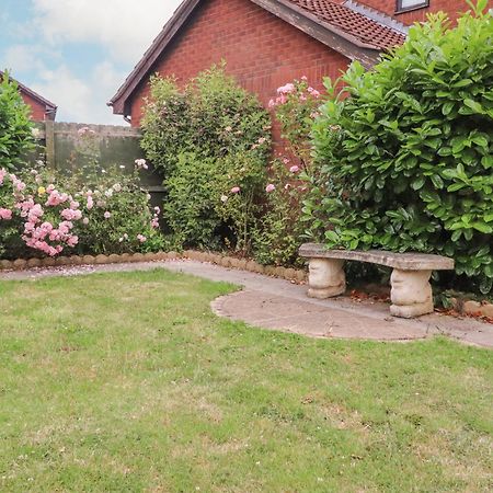 23 Wolsey Close Thornton  Luaran gambar