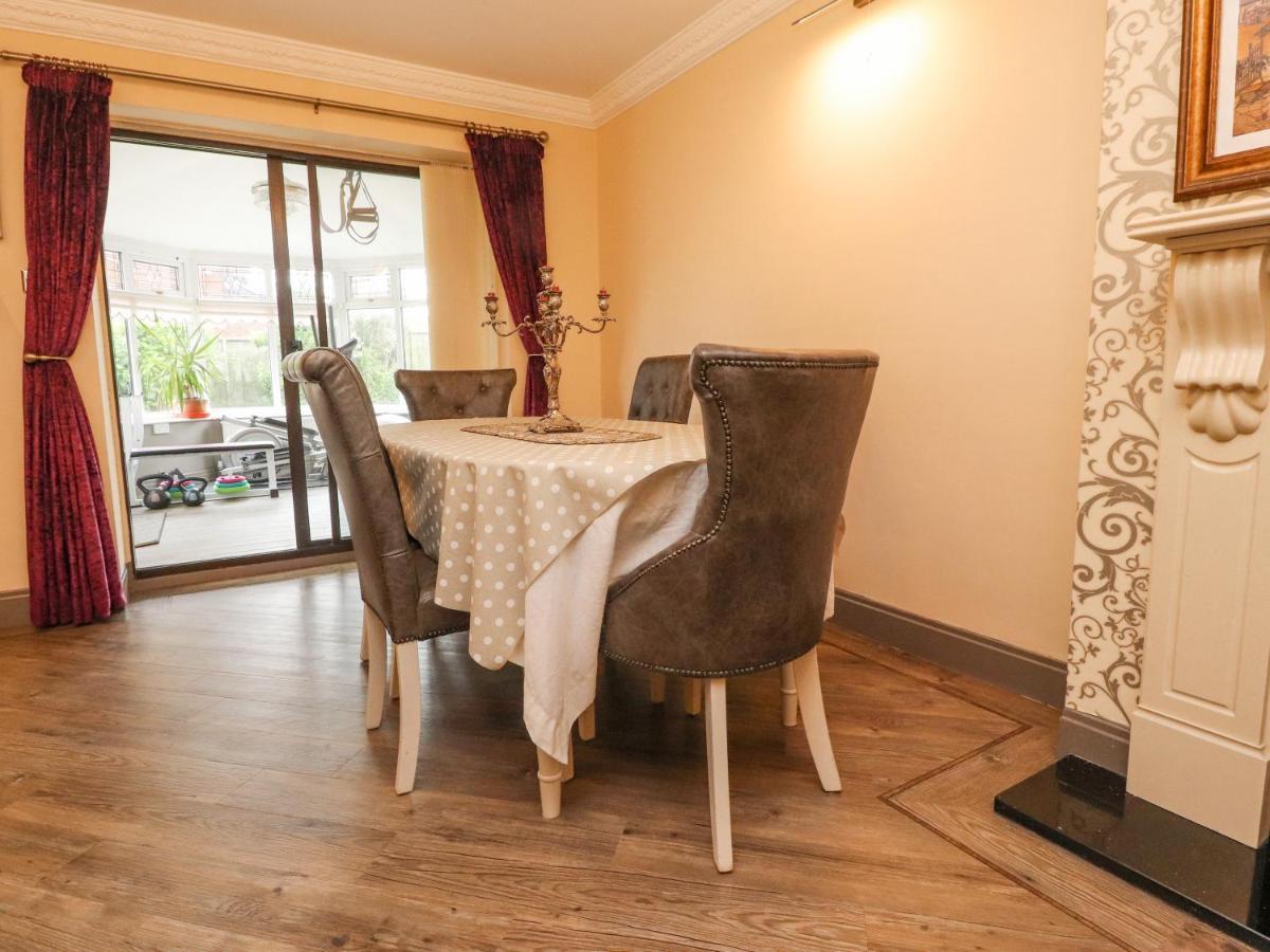23 Wolsey Close Thornton  Luaran gambar