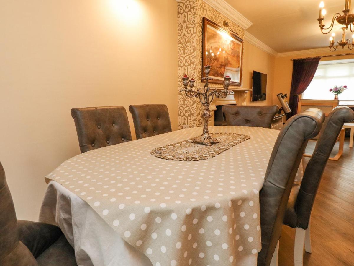 23 Wolsey Close Thornton  Luaran gambar