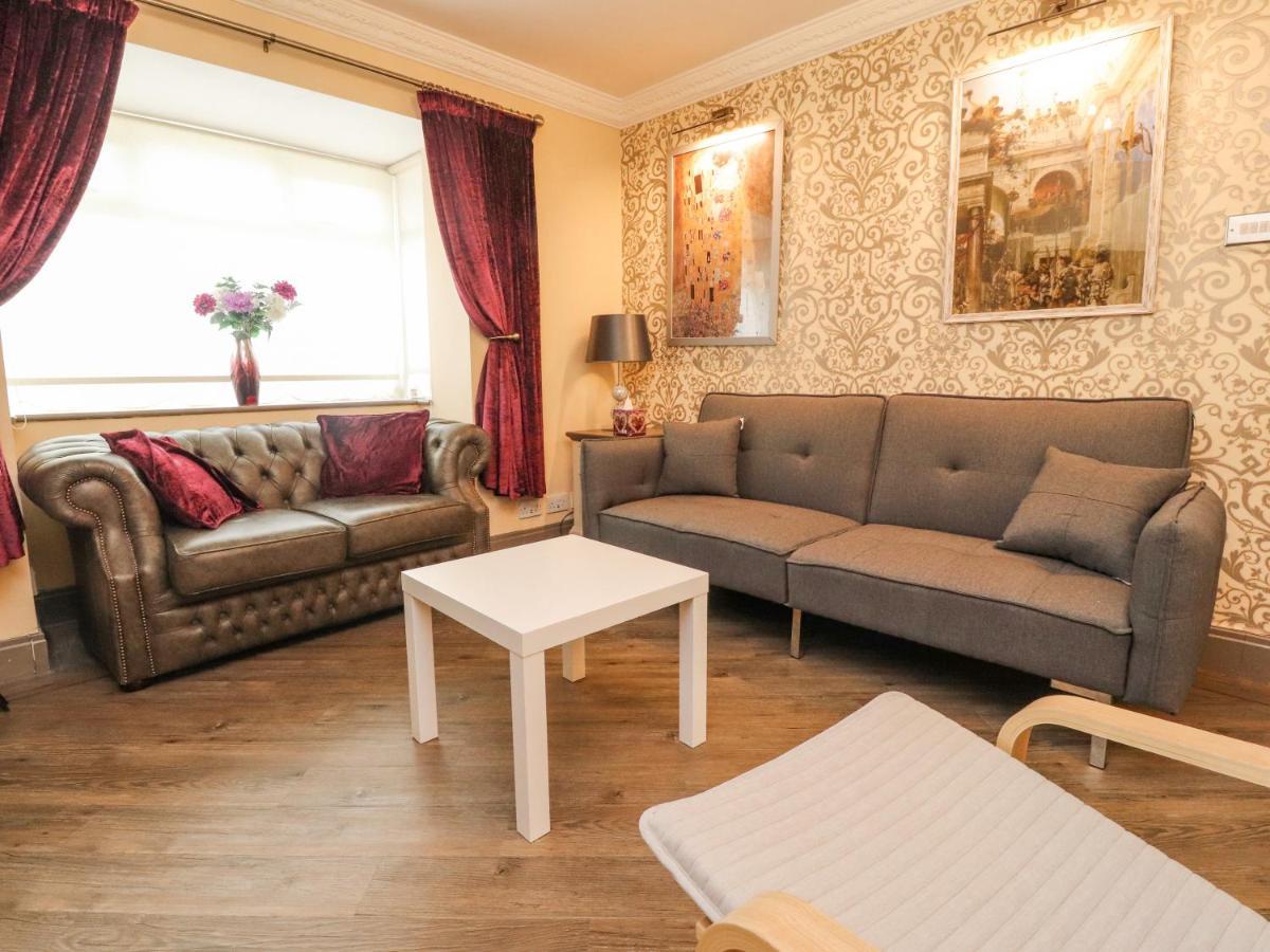 23 Wolsey Close Thornton  Luaran gambar