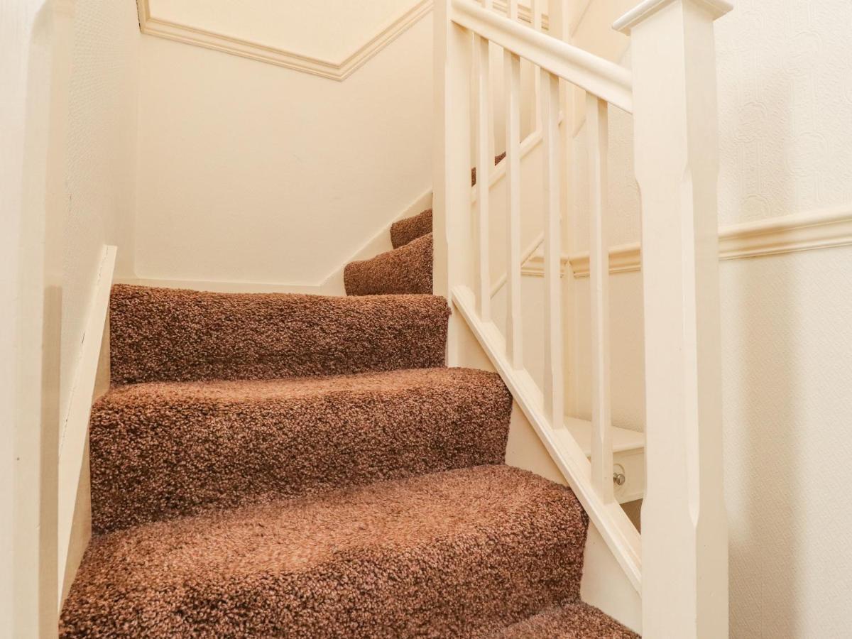 23 Wolsey Close Thornton  Luaran gambar