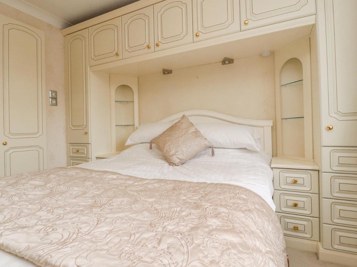 23 Wolsey Close Thornton  Luaran gambar