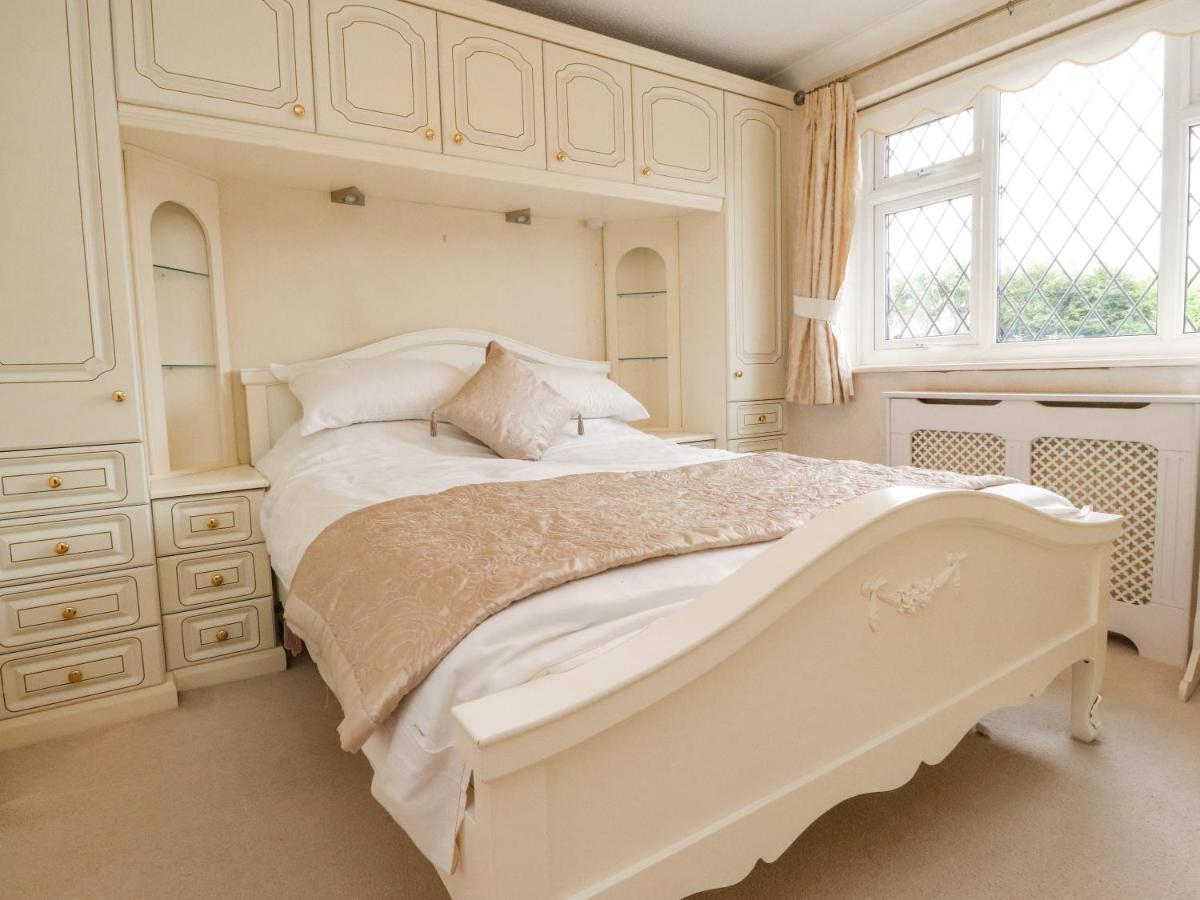 23 Wolsey Close Thornton  Luaran gambar