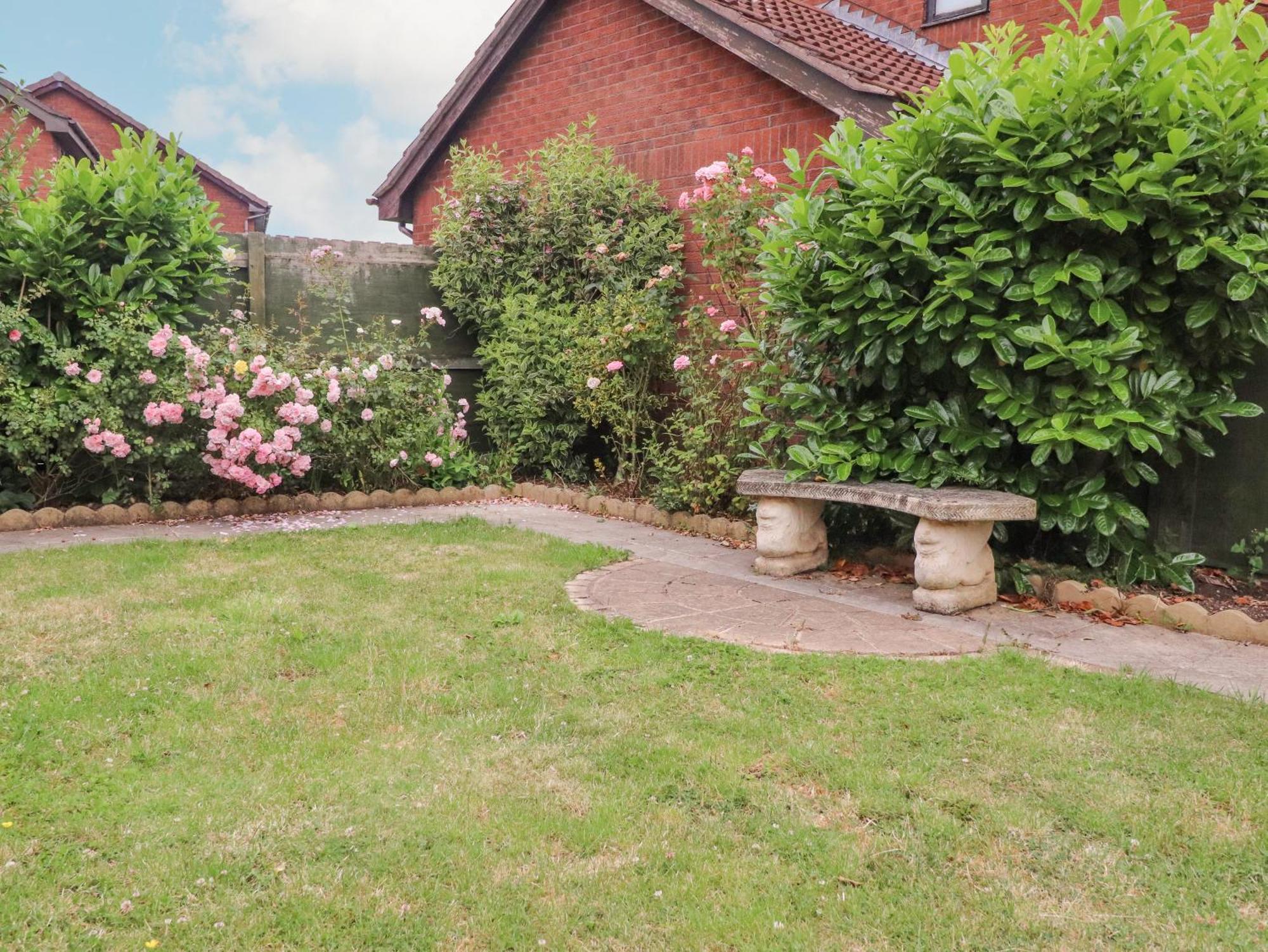 23 Wolsey Close Thornton  Luaran gambar