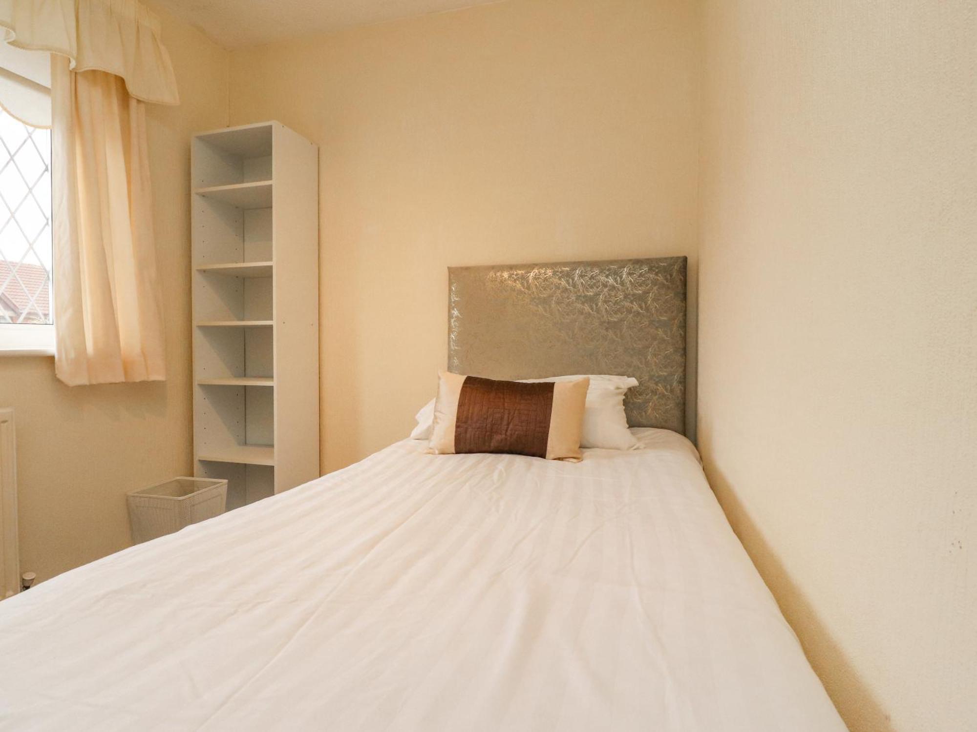 23 Wolsey Close Thornton  Luaran gambar
