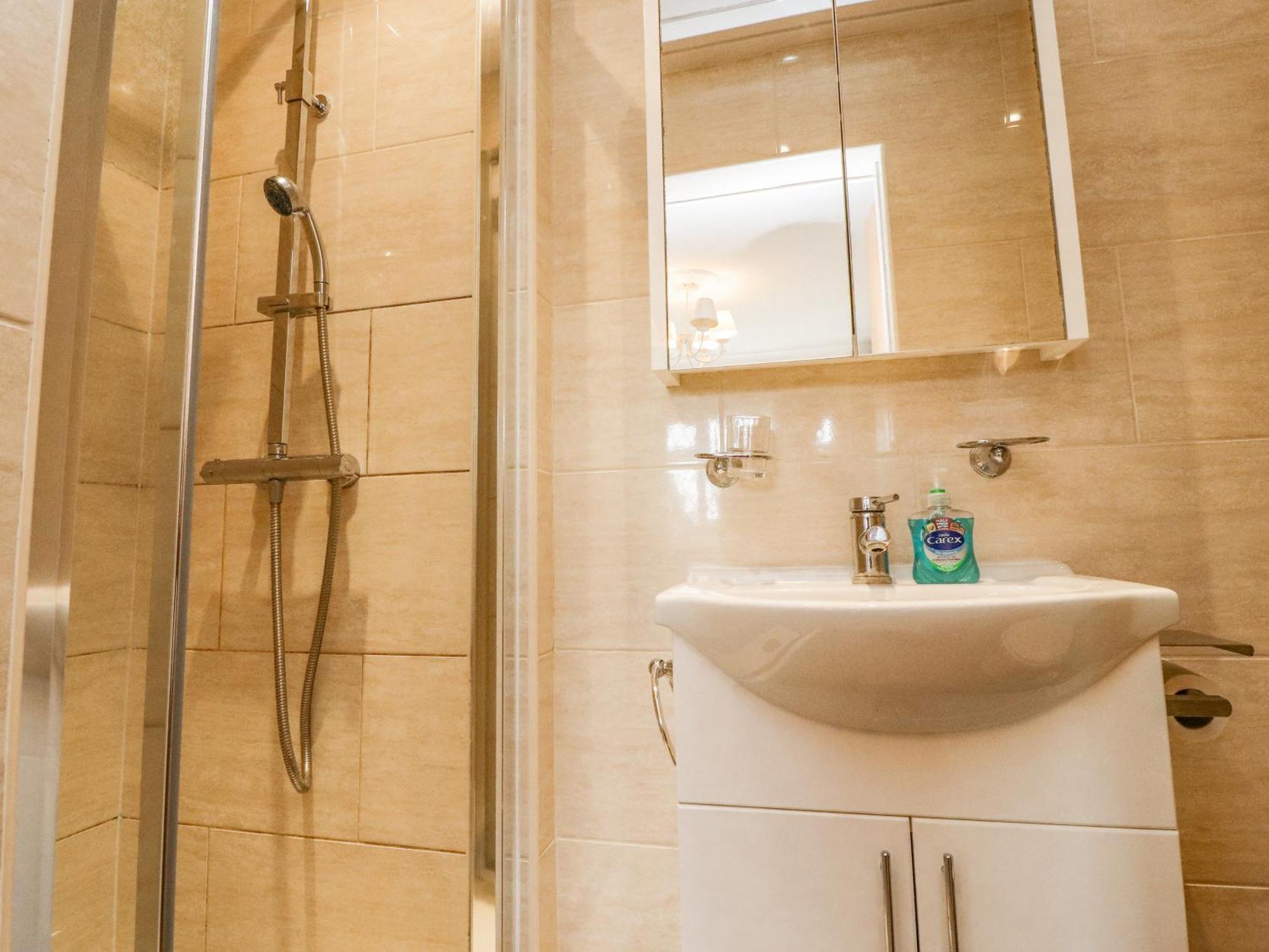 23 Wolsey Close Thornton  Luaran gambar